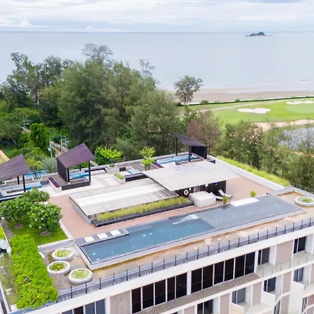 Beachside Chic Coastal Hideaway With Pool, Gym & View